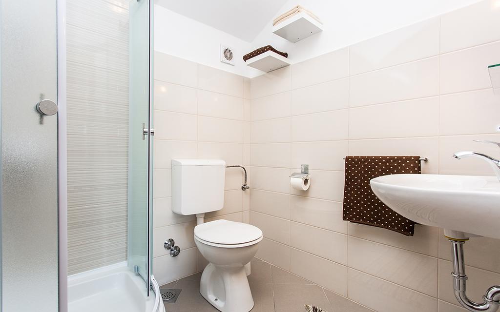Apartment & Room Antonio ヴルブニク エクステリア 写真