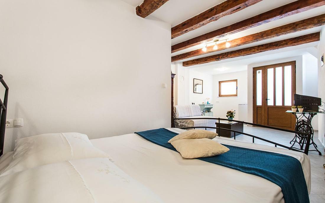 Apartment & Room Antonio ヴルブニク エクステリア 写真